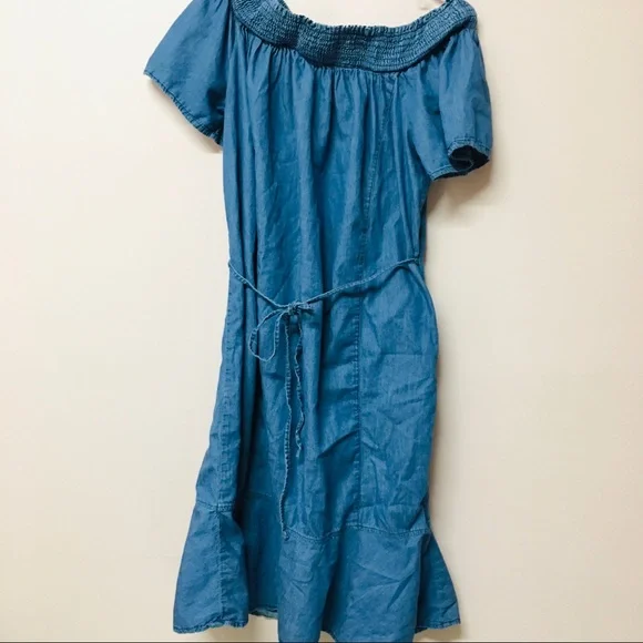 jean flowy dress FLOWY SATIN GOWN WITH SIDE SLIT – Dave & Johnny